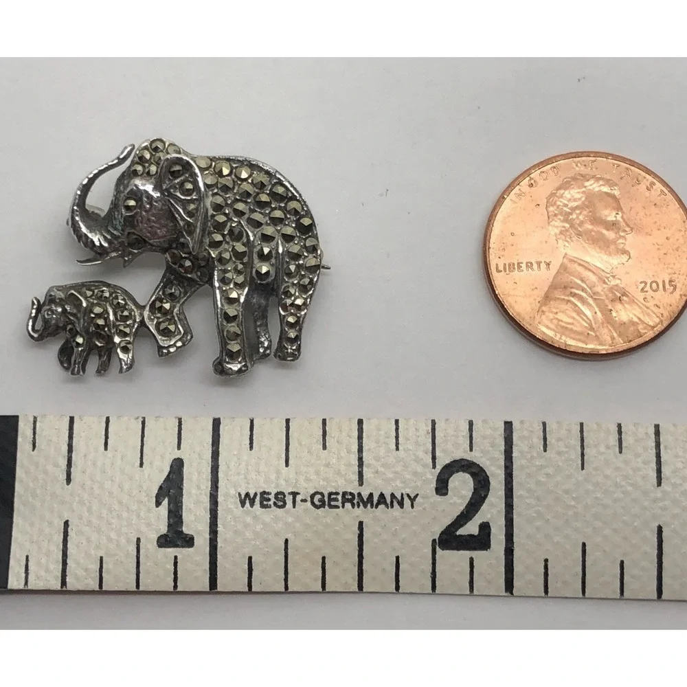 Vintage 925 Sterling Silver ELEPHANT & BABY PIN‎ Authentic Marcasite Gemstones